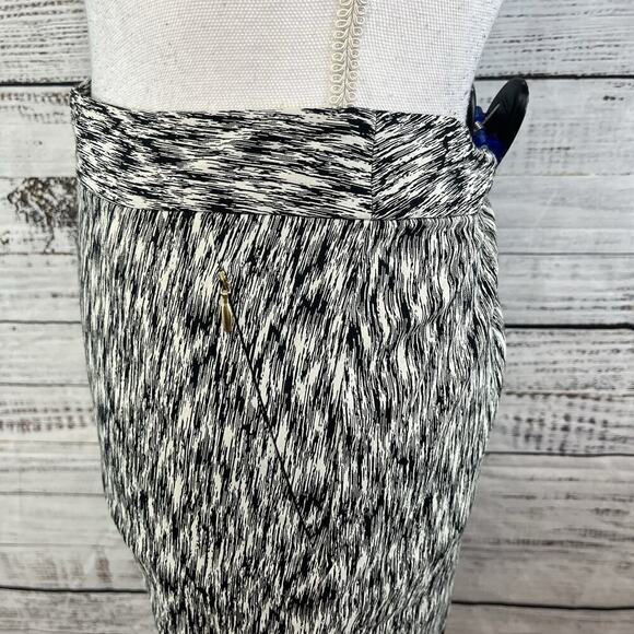 The Limited Skirt size 4 Black White Pencil Knee Stretch Pockets Career Casual - Picture 5 of 9